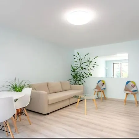 Apartment La Defense 80m² W/ Private Garden And Parking *
