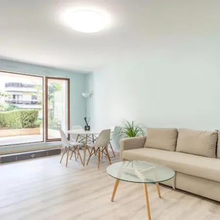 Apartment La Defense 80m² W/ Private Garden And Parking Puteaux