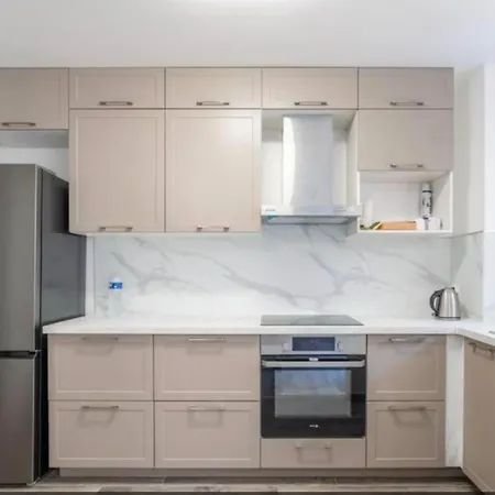 Apartment La Defense 80m² W/ Private Garden And Parking Puteaux