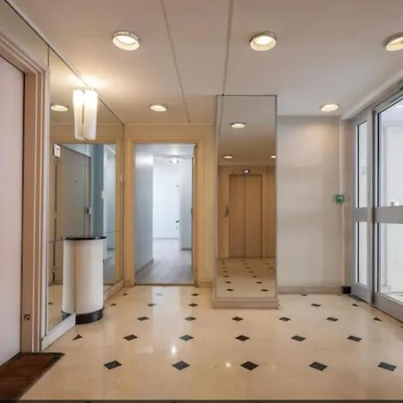 Apartment La Defense 80m² W/ Private Garden And Parking Puteaux